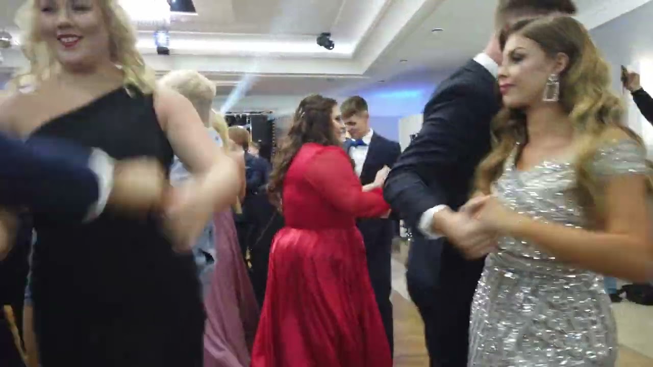 Polonez studniówka ZSOMS Racibórz 2024 bal przyszłych maturzystów w Bravo w Tworkowie