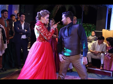 Surprise Indian Wedding Reception Dance Performance By Energetic Couple 2017