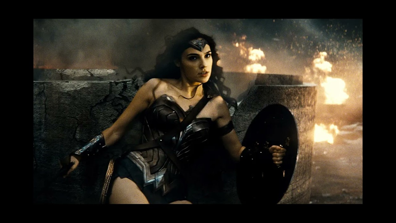 Gal Gadot's Wonder Woman: The Untold Story of THAT Iconic Smash!