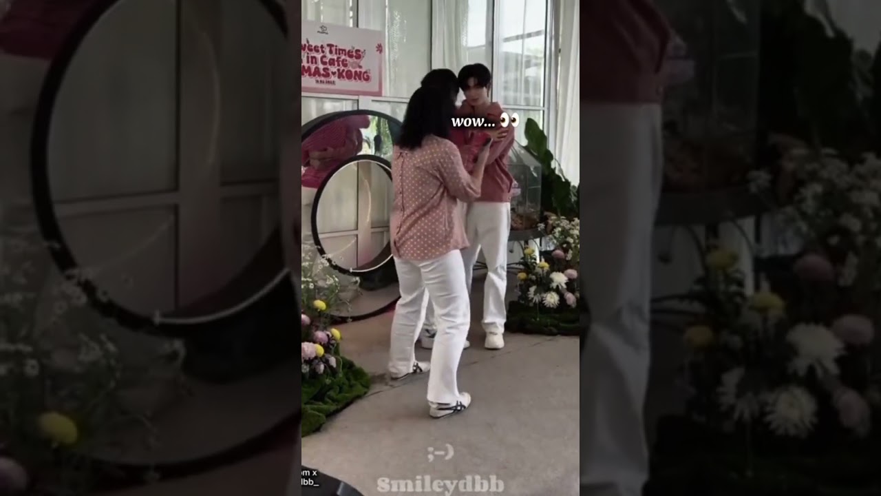 the hug looks so comfy👀 