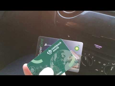 Tankowanie samochodu na stacji BP za pomocą karty Cashback World i karty BP SuperCard