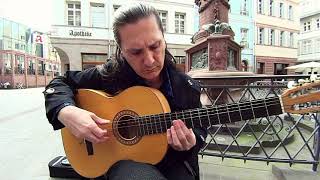 Street Guitarist In Germany ! Outside strings demo - La Bella 900-B Black Nylon