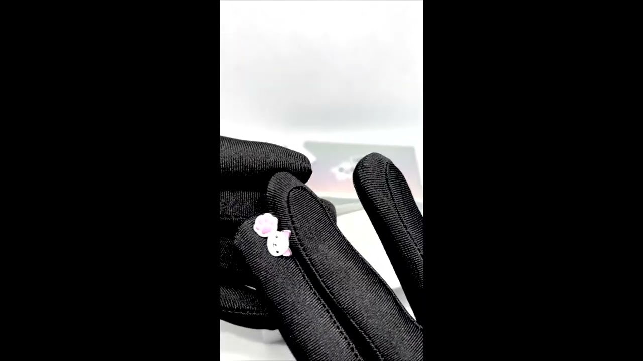 Серьги пусеты котик с лапкой  Umi Stars