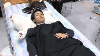 患者の顔を叩いて睡眠時無呼吸を改善する枕型ロボット #DigInfo 患者の顔を叩いて睡眠時無呼吸を改善する枕型ロボット #DigInfo
