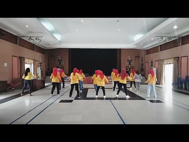 Hitam Manis Line Dance Choreo by.Irene elsye,Henny Kho,Tya Paw Demo by ItaMell LD & Srikandi Pesat class=