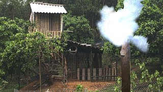 Using bamboo to create a chimney in the kitchen of Ly Tieu Bac