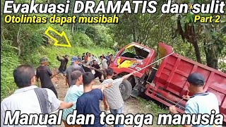 😠evakuasi DRAMATIS dan sulit oto lintas dapat musibah dibantu oleh masyarakat dan supir.