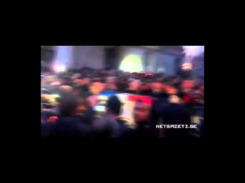 დაპირისპირება ბიბლიოთეკასთან