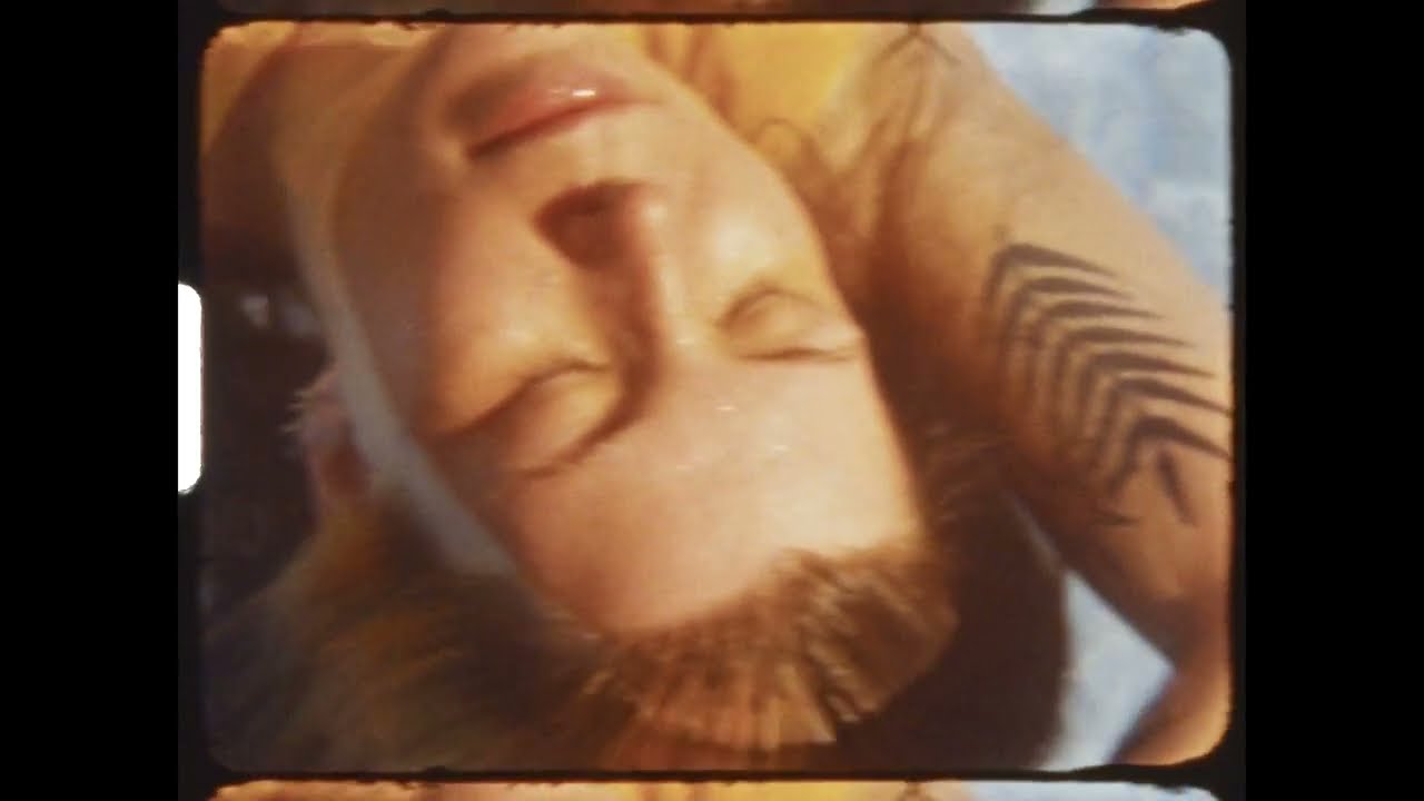 Guarda Yvonne Ambrée - Favor su YouTube Guarda Yvonne Ambrée - Favor su YouTube