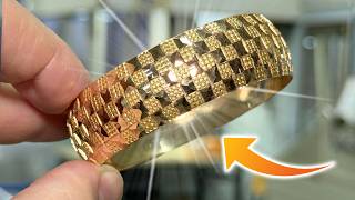 How do they make bracelets decorated with diamond tipped hammers ?