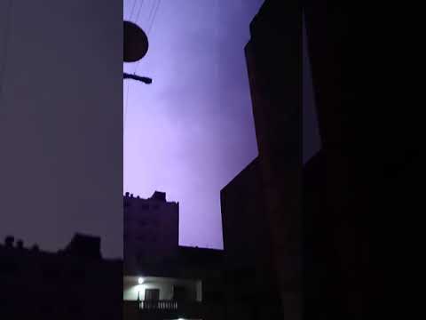 سبحان الله العظيم نزول المطر مع آذان الفجر في الاسكندرية منظر مبهج