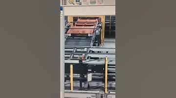 Pallet stack collapse