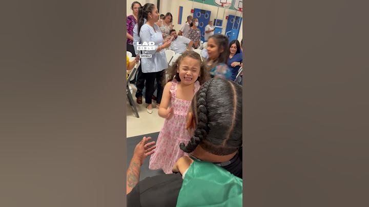 Dad drives hours to surprise his daughter at her school awards ceremony 🥲 (🎥: BViral)