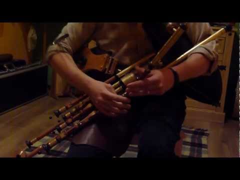 Tom Busby&rsquo;s jig on 4 regulators uillean pipes