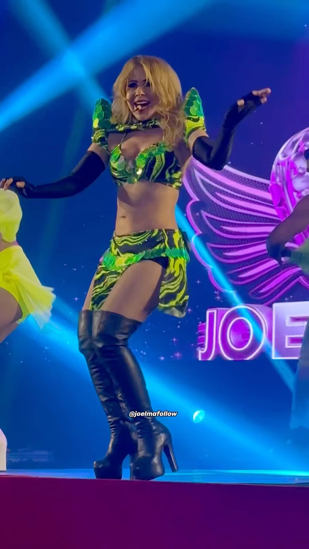 Joelma relembra a Banda Calypso e canta Beija Flor