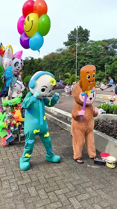 cocomelon wheels on the bus go round