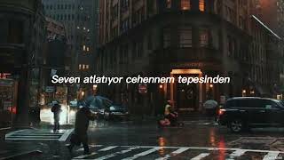 Bahadır Tatlıöz - Yarım Adam (Sözleri/Lyrics) Resimi