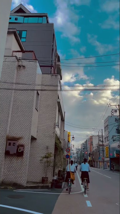Suasana sore di desa Jepang sambil lihat anak SMA Jepang pulang sekolah
