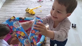 Eylül ve Poyraz Su Dolu Havuzun İçine Patlayan Şekerli Dondurma Attı | fun kids video