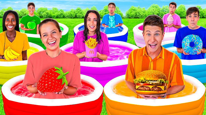 MANGIAMO SOLO CIBO DEL COLORE DELLA PISCINA CON TUTTI I NOSTRI AMICI PER 24 ORE!🍩