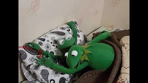 Лягушенок Кермит из маппет шоу и улицы сезам