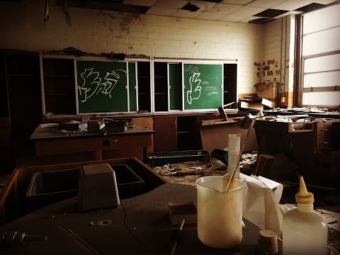 Inside the Abandoned Horace Mann Highschool | Gary, Indiana