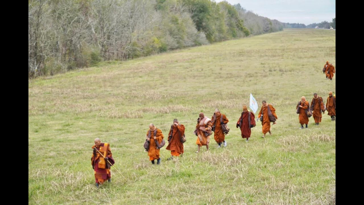 Dân Mỹ Tập Trung Đông Đảo Lắng Nghe Thầy Chia Sẻ : Nguồn: Walk for Peace – Facebook