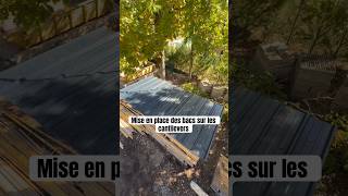 On Passe À La Mise En Place Des Bacs Pour Protéger Le Bois