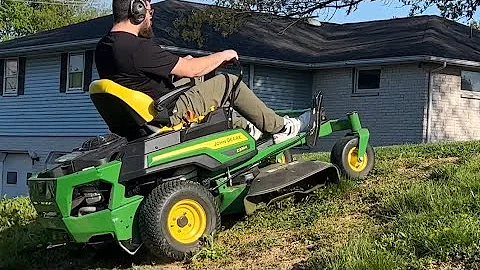 John Deere zero turn on inclines/ hills. JD Z320R, performance and tips. #backyard #johndeere 🚜
