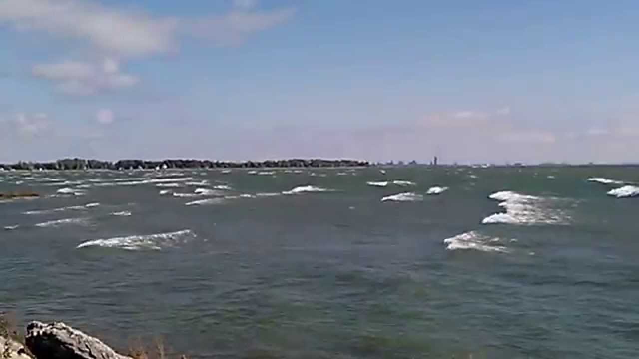 Big waves lake Erie storm 7feet high YouTube