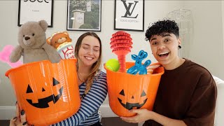 SURPRISING OUR DOGS WITH SPOOKY BASKETS!