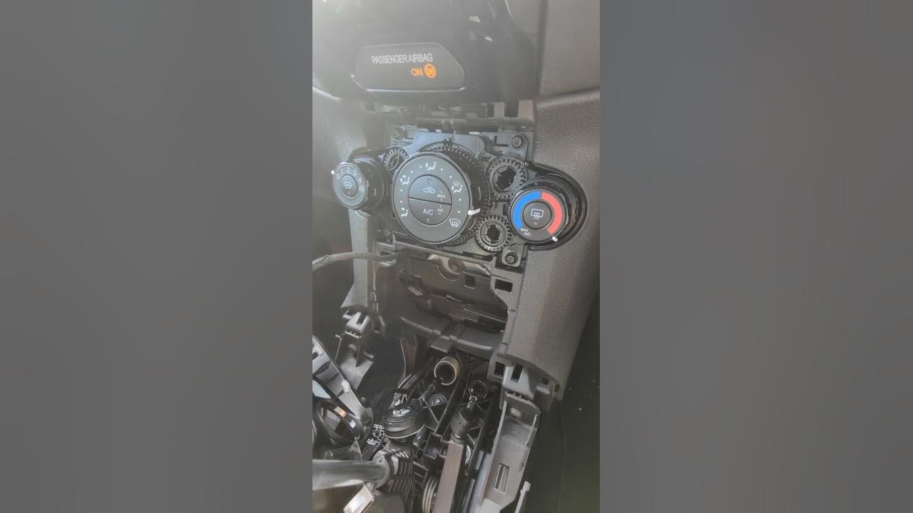 Heated windscreen / rear window not working in Mk7 Ford Fiesta? Fuses