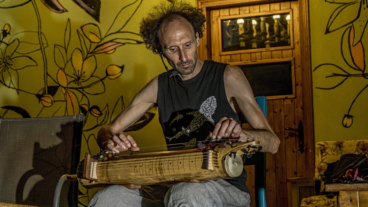 RubiMo plays the Mulatar in Els Plans