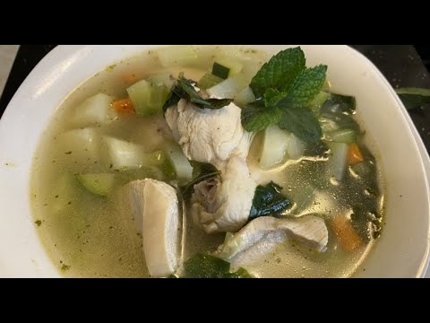 Video: Cómo Hacer La Sopa Perfecta Para La Resaca: Pepinillo Con Menudencias De Pollo