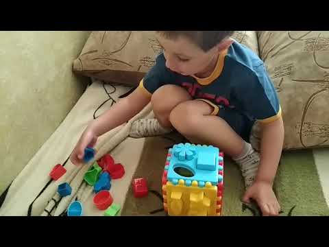 Развитие мелкой моторики. Полезная игрушка сортер. Сортер - кубик. Распаковка новой игрушки.