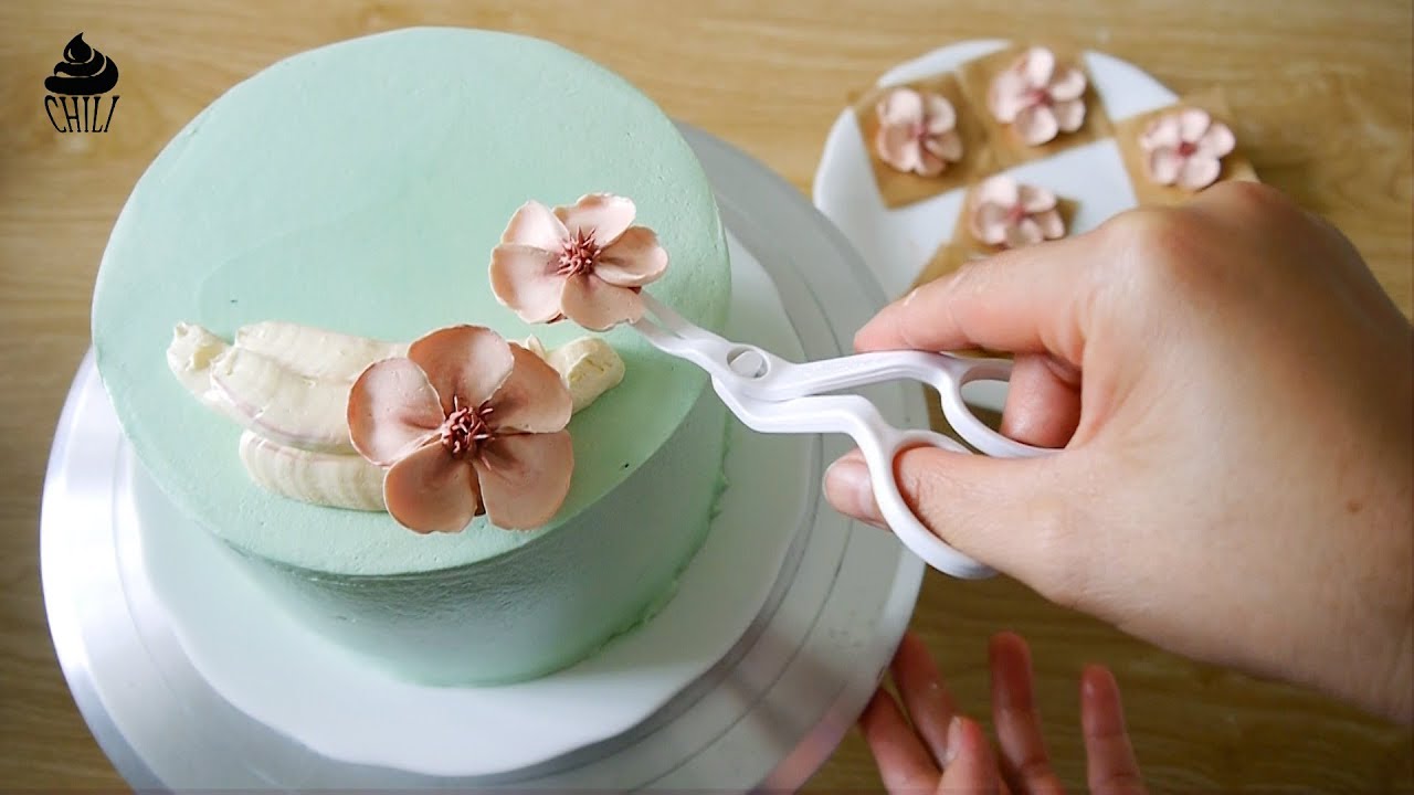 Easy to pipe a peach blossom from  buttercream