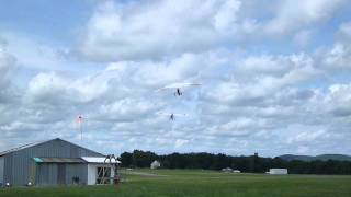 20110626 Tandem Hang Gliding @ Hangar 3 - Melissa Taking Off (NycAYS).m2ts