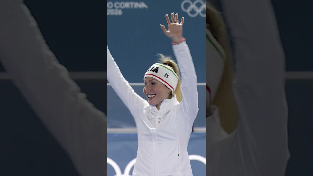 Francesca Lollobrigida receives her gold medal after HISTORIC performance 🥇👏