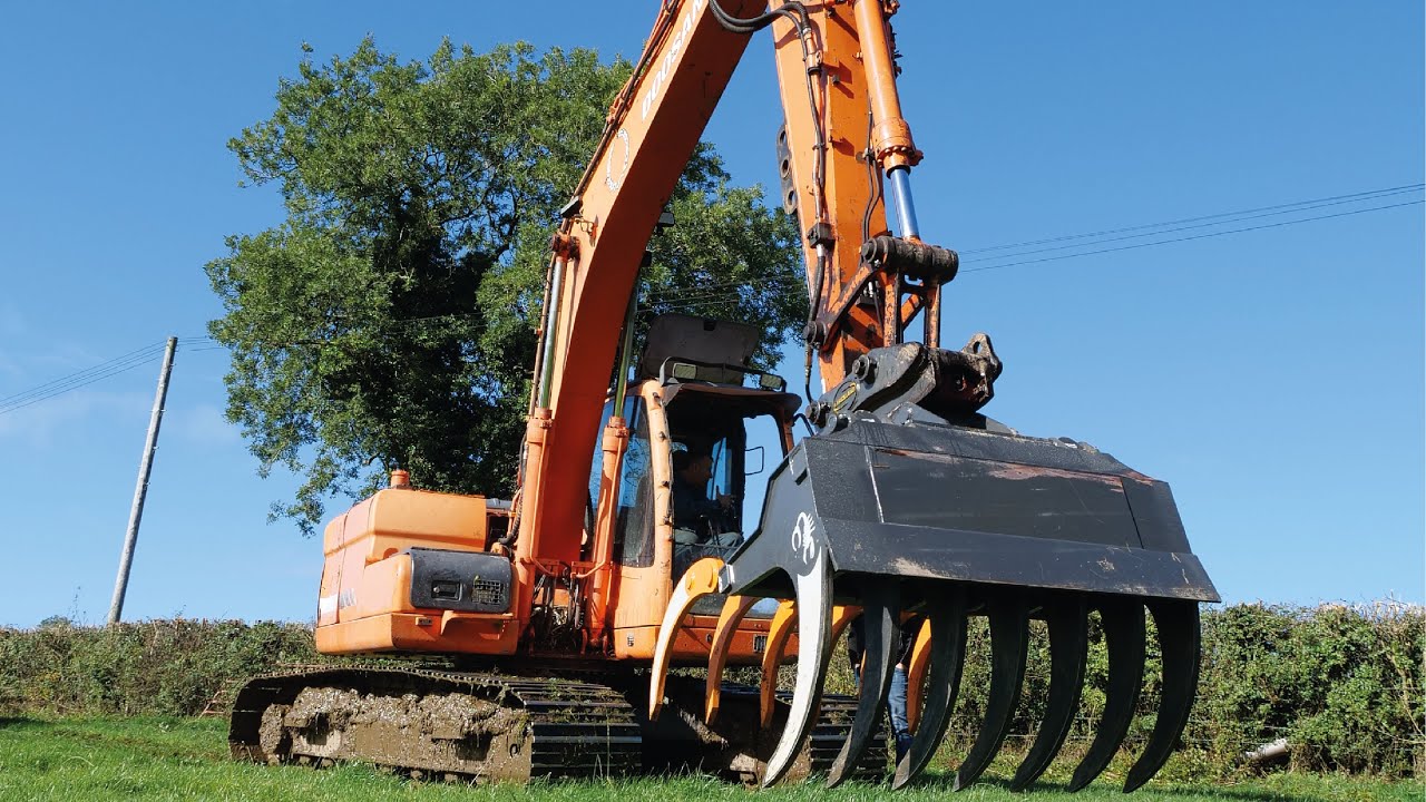 Scorpion Excavator Grab Working on a Doosan DX140 - YouTube