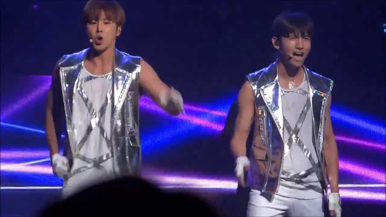 東方神起 Purple Line Catch Me World Tour In Laver Youtube