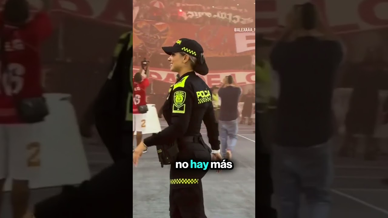Esta Policía Ha Causado Controversias en Internet 👮‍♀️ ♂️