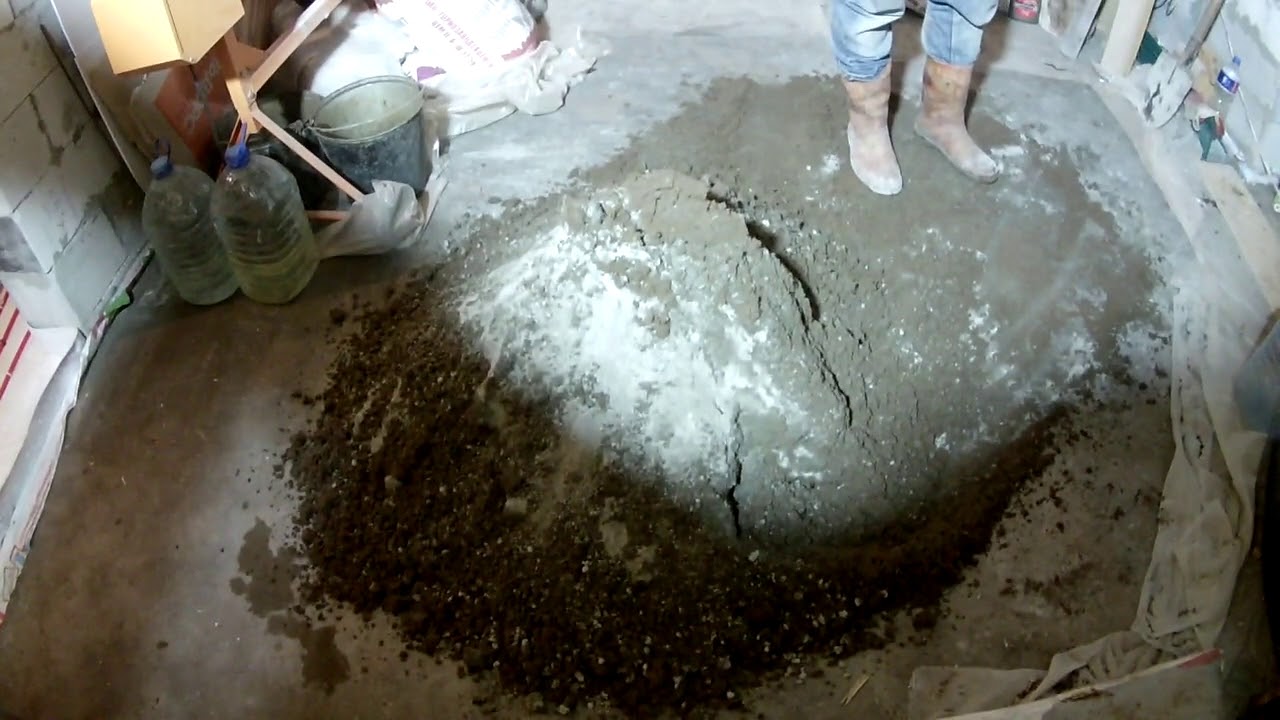 Полусухая стяжка из ПГС, часть 1 - подготовка смеси. - YouTube