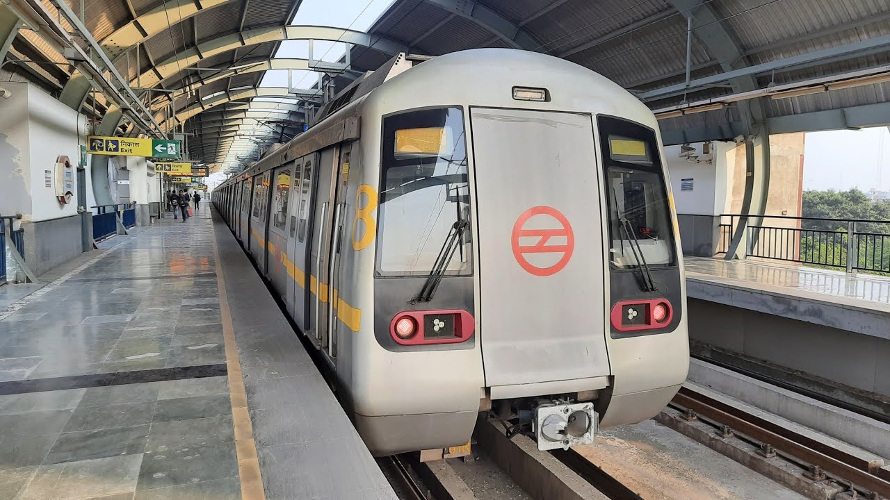 Non-stop Yellow Line Metro Coming in Azadpur | Delhi Metro