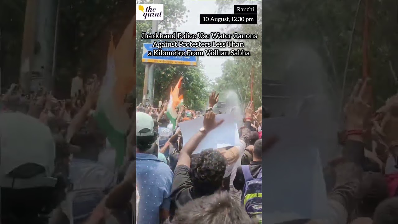 Jharkhand Police Use Water Canon to Stop Protesting Students from Reaching Vidhan Sabha