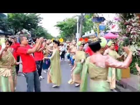 รำกลองยาวที่ศาลพระเจ้าตากสินมหาราชชาววัดอรุณ 02