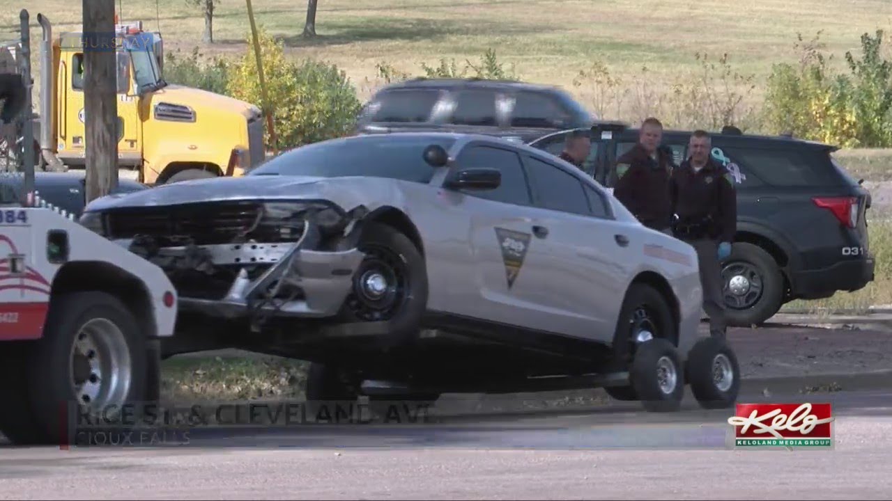 Chase in northeast Sioux Falls ends in crash - YouTube