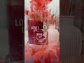 Чуттєвий аромат з фруктовими, квітковими і пряними нотами допоможе створити романтичний настрій.