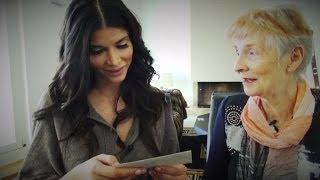 Micaela Schäfer Zeigt Ihrer Oma Ihr Fotoalbum