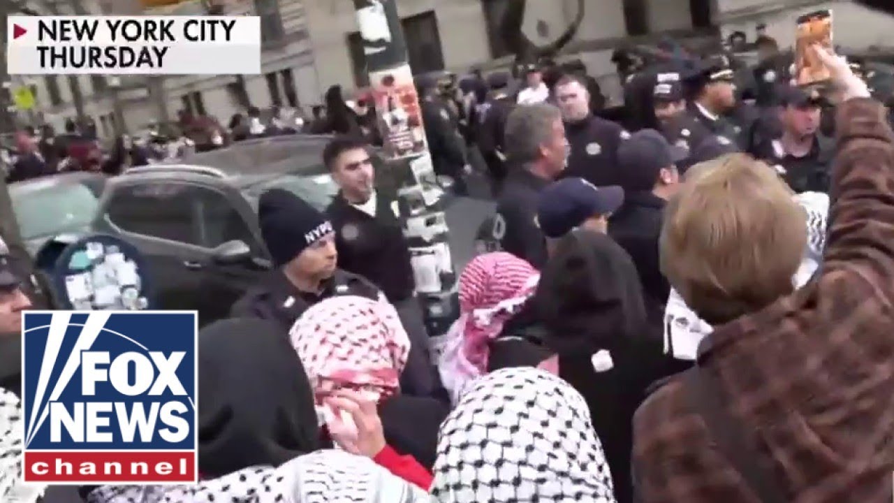 Pro-Hamas mob seizes control of elite college building