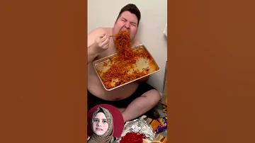 أغرب رجل ياكل إندومى حار طفس جدا Shorts إندومى Noodles إندومى حار تيك توك تحدى الاكل غرائب 